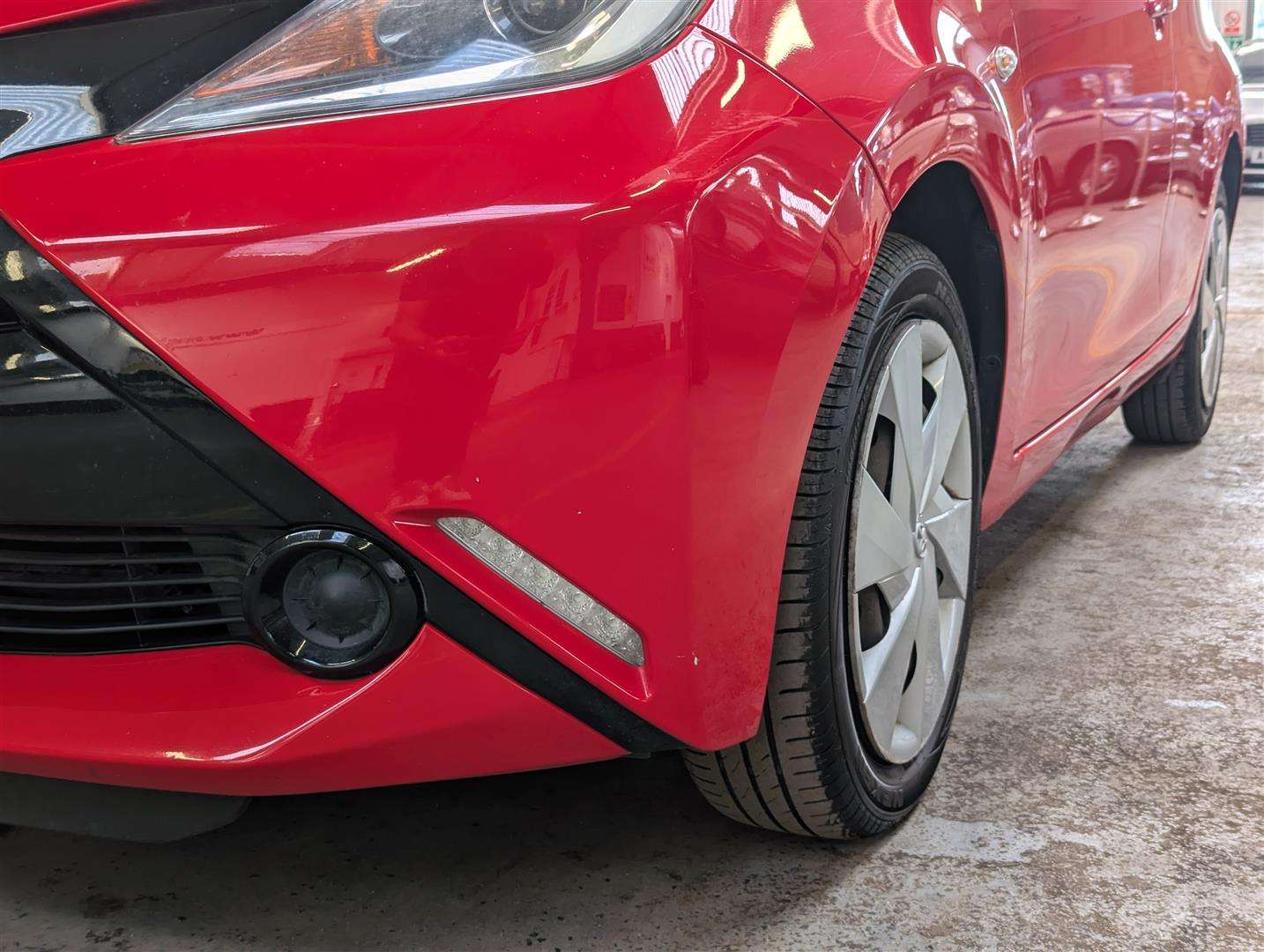 <p>2015 TOYOTA AYGO X-PLAY VVT-I</p>