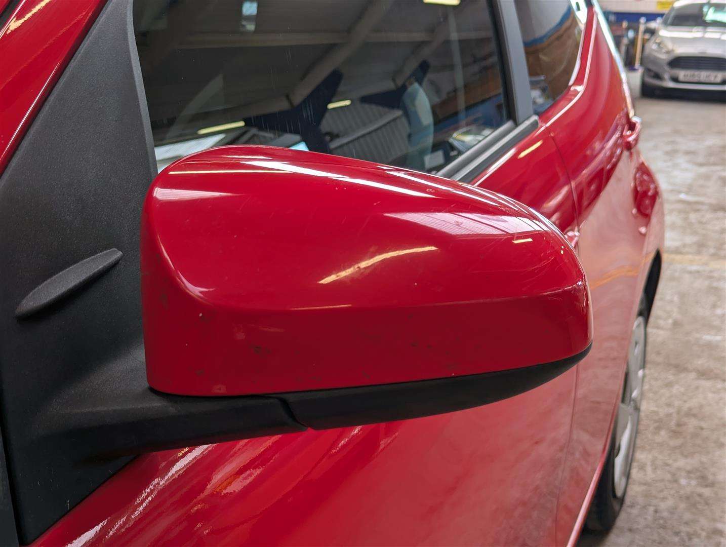 <p>2015 TOYOTA AYGO X-PLAY VVT-I</p>