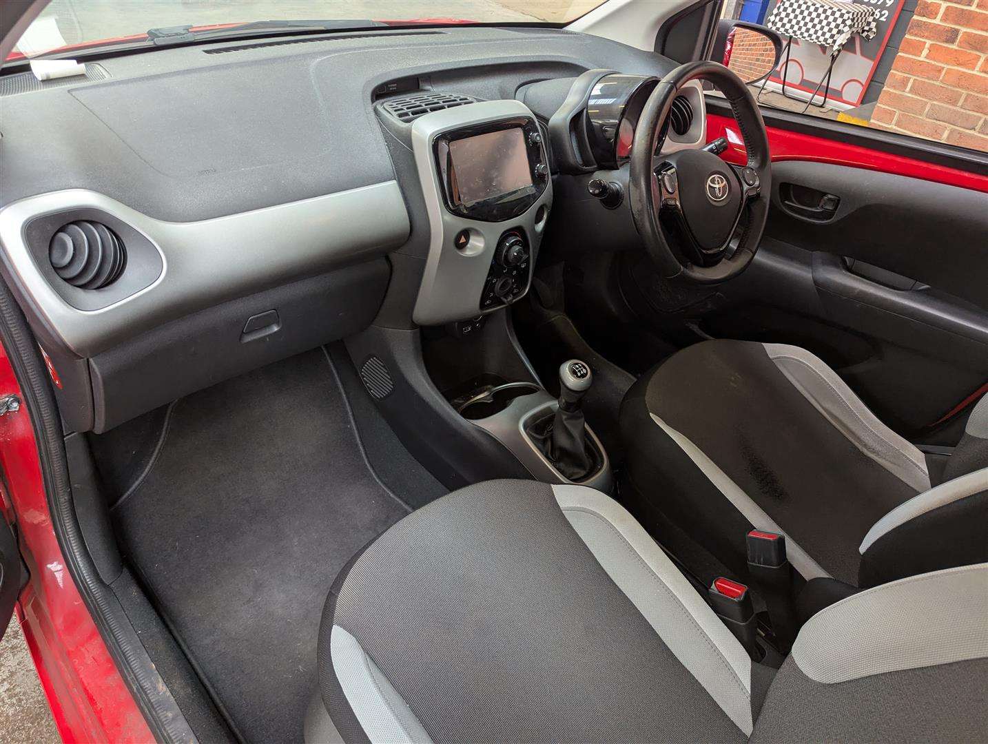 <p>2015 TOYOTA AYGO X-PLAY VVT-I</p>