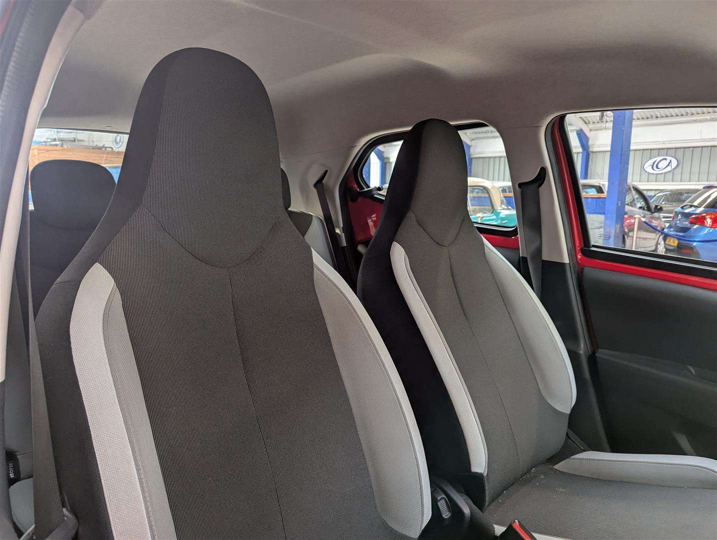 <p>2015 TOYOTA AYGO X-PLAY VVT-I</p>