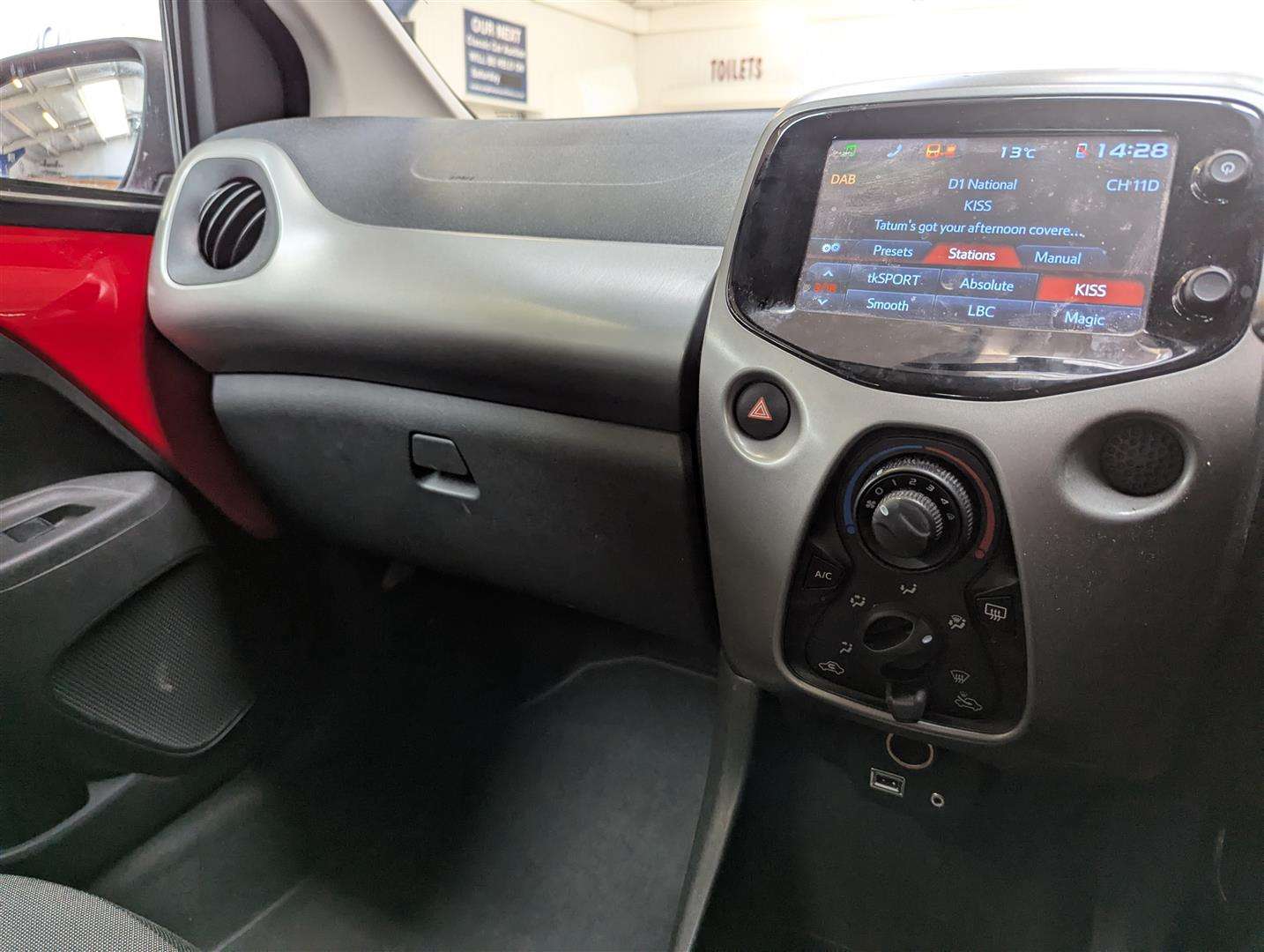 <p>2015 TOYOTA AYGO X-PLAY VVT-I</p>