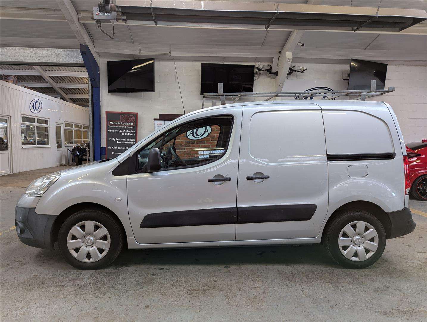 <p>2011 CITROEN BERLINGO 850 EN-PRISE HDI</p>