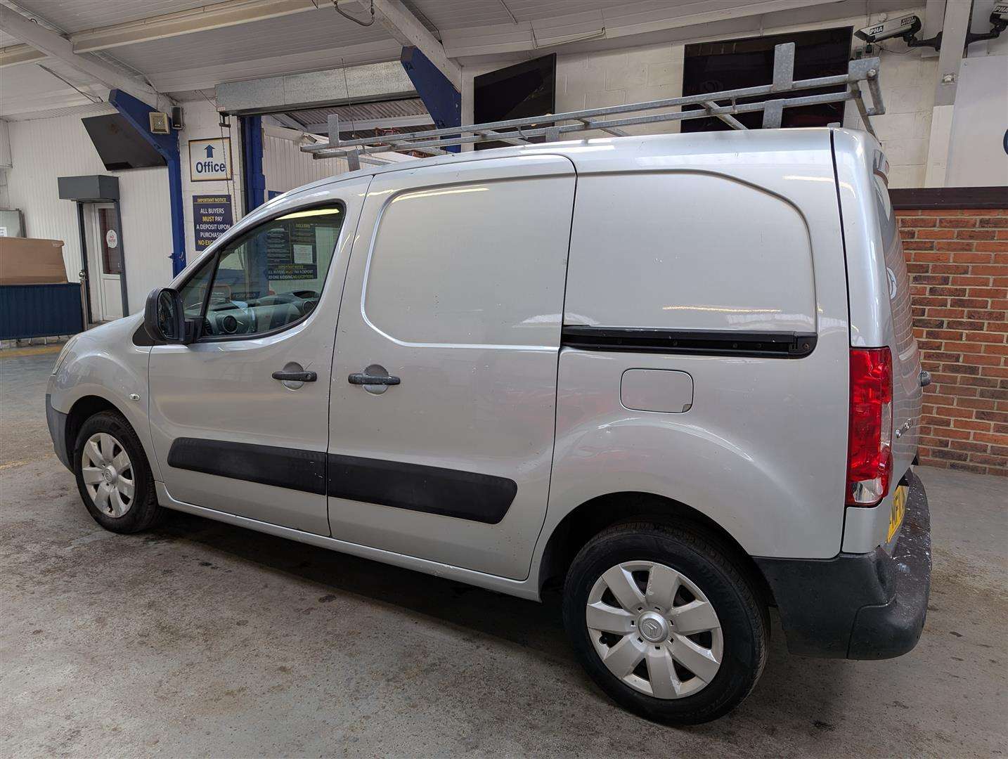 <p>2011 CITROEN BERLINGO 850 EN-PRISE HDI</p>