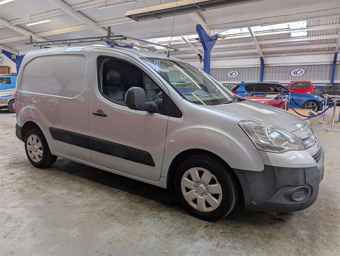 <p>2011 CITROEN BERLINGO 850 EN-PRISE HDI</p>
