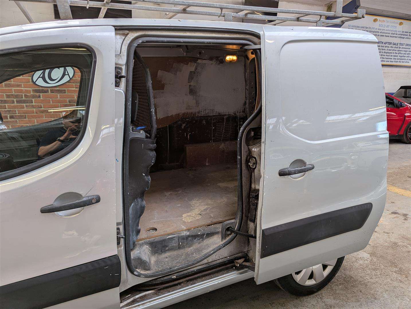 <p>2011 CITROEN BERLINGO 850 EN-PRISE HDI</p>