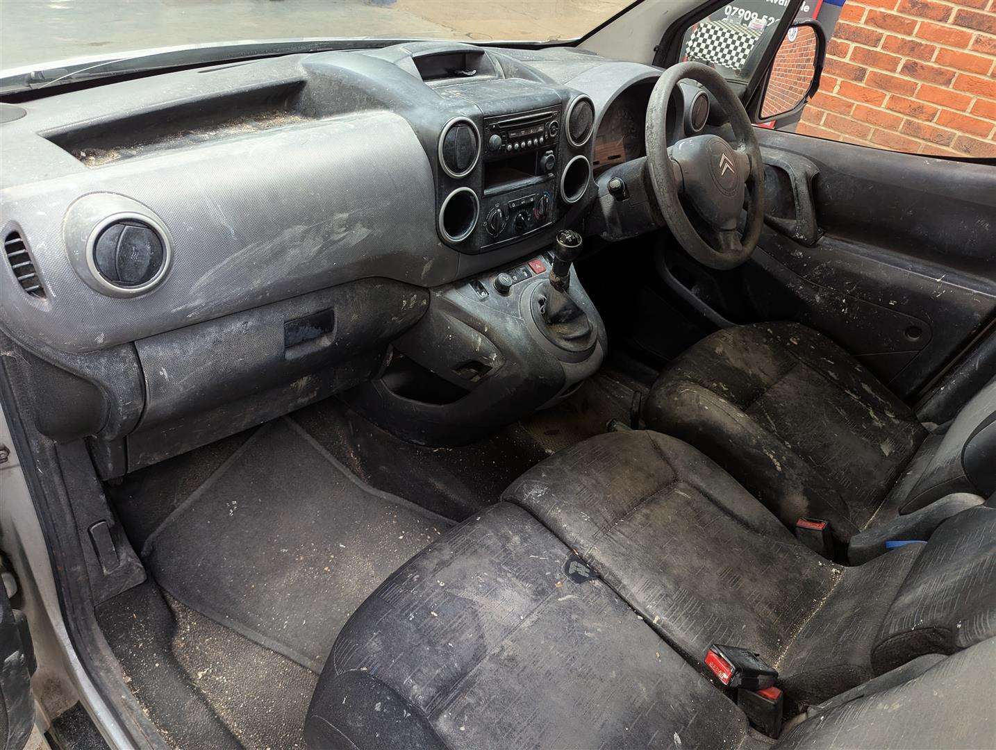 <p>2011 CITROEN BERLINGO 850 EN-PRISE HDI</p>