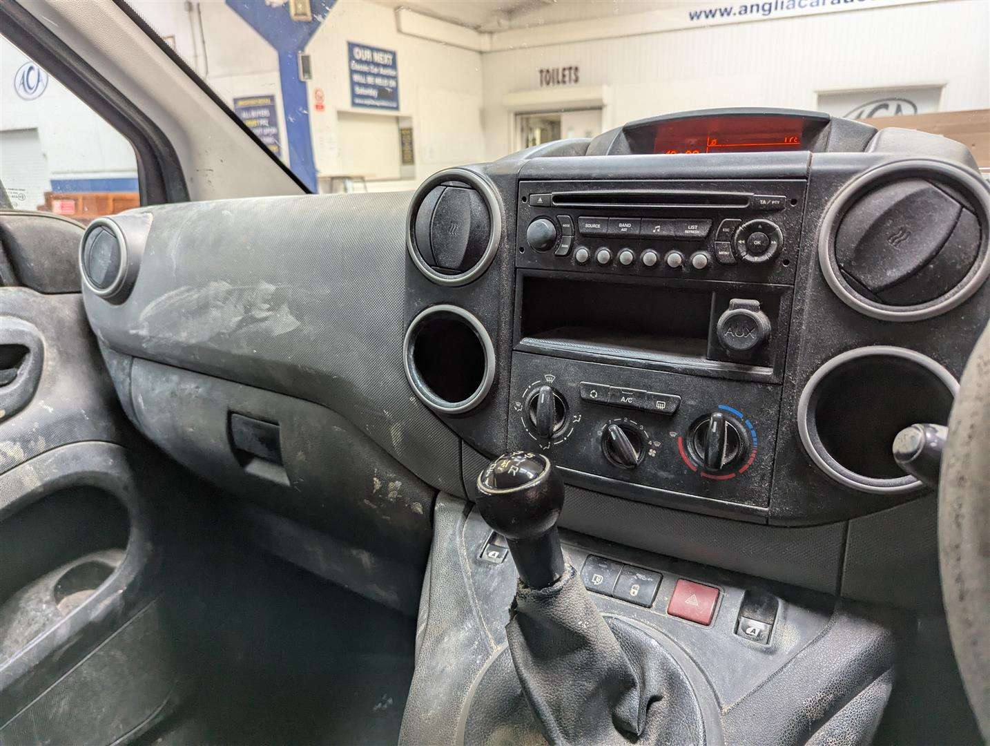 <p>2011 CITROEN BERLINGO 850 EN-PRISE HDI</p>