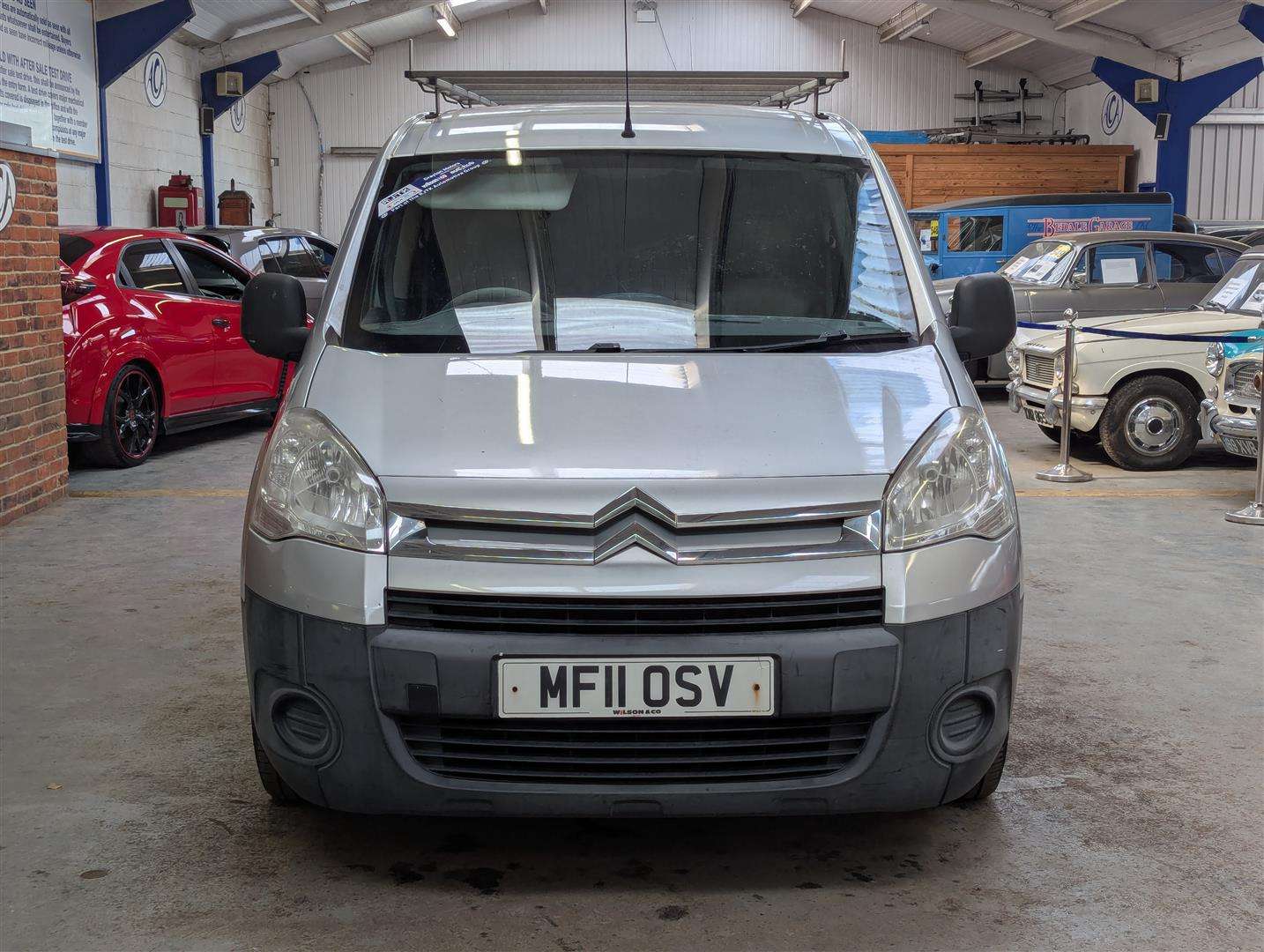 <p>2011 CITROEN BERLINGO 850 EN-PRISE HDI</p>