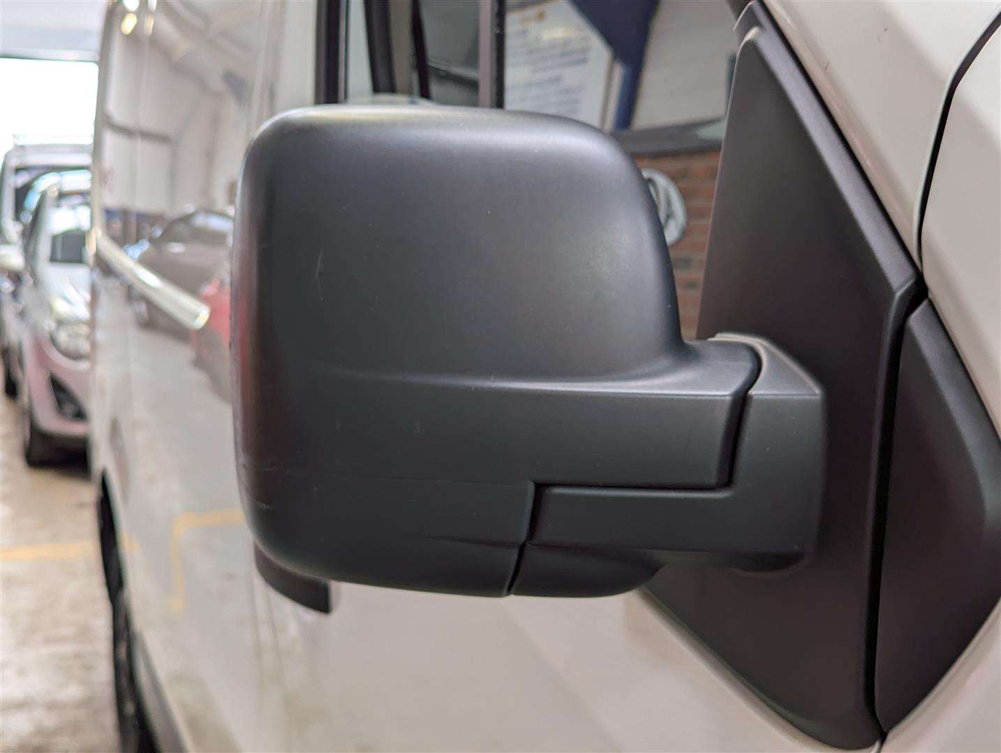 <p>2016 VAUXHALL VIVARO 2700 BT CDTI ECOFL</p>