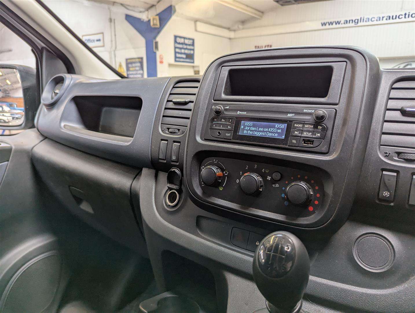 <p>2016 VAUXHALL VIVARO 2700 BT CDTI ECOFL</p>