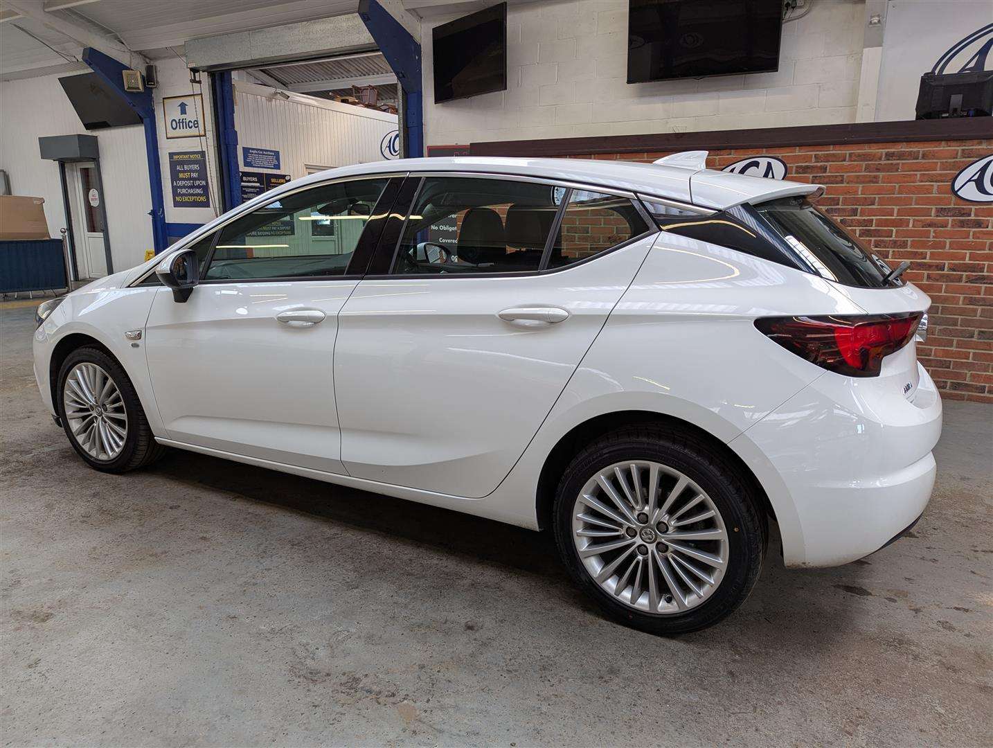 <p>2017 VAUXHALL ASTRA ELITE NAV TURBO</p>