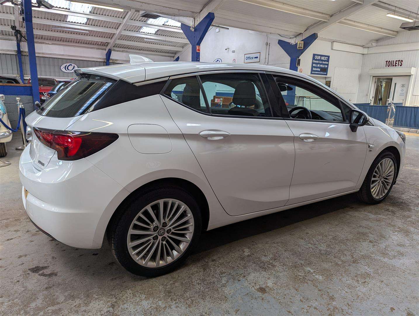 <p>2017 VAUXHALL ASTRA ELITE NAV TURBO</p>