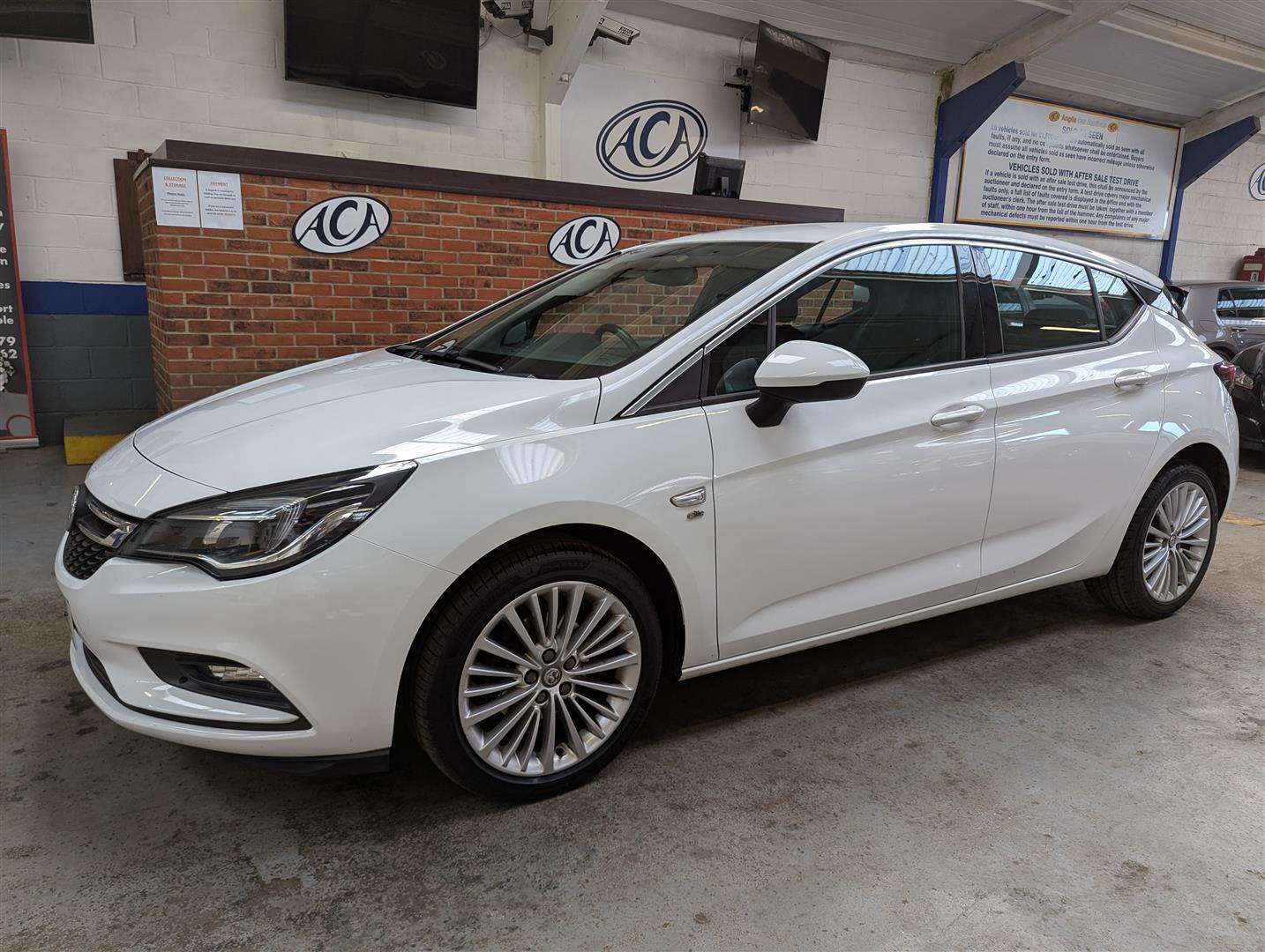 <p>2017 VAUXHALL ASTRA ELITE NAV TURBO</p>