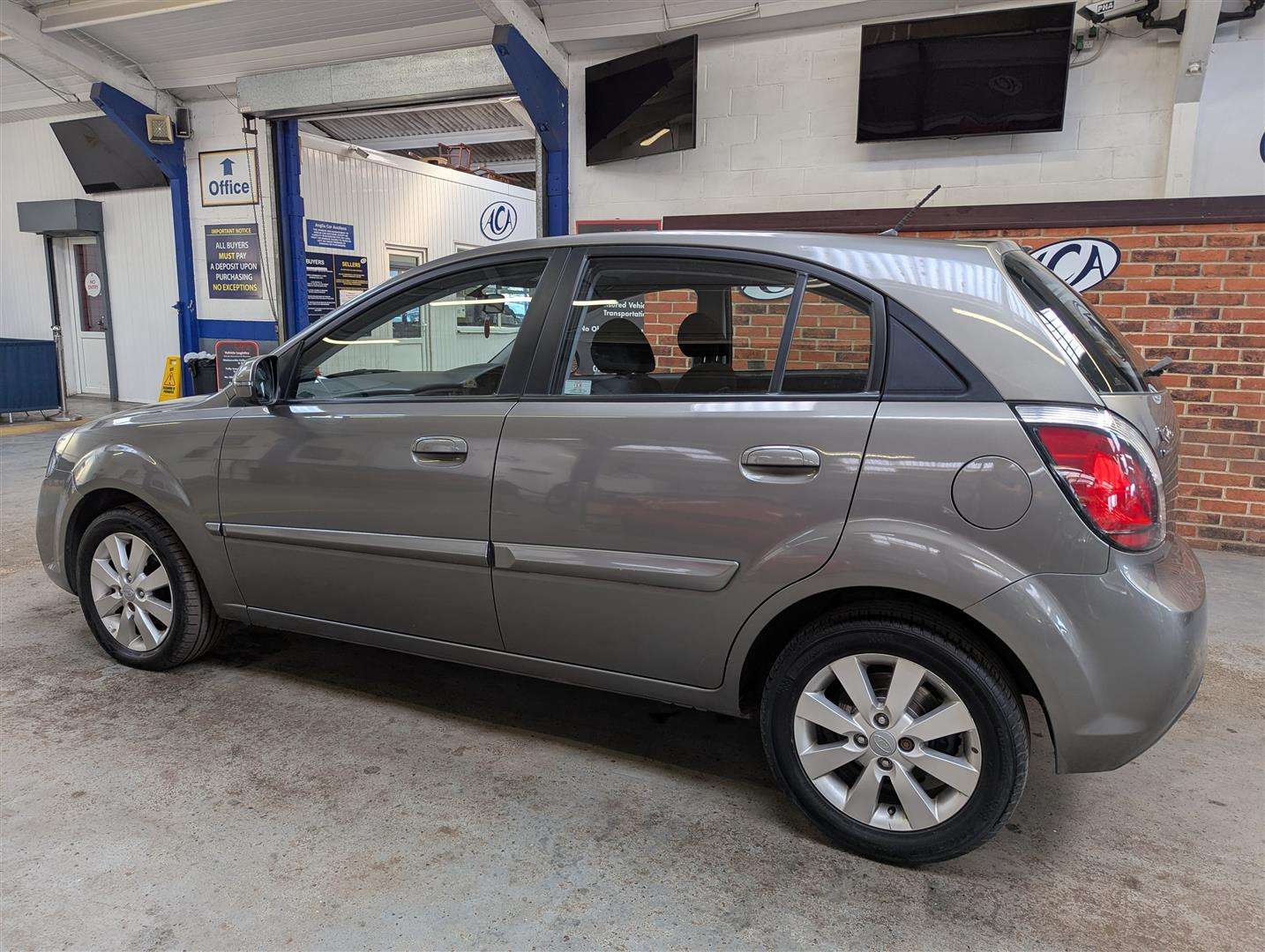 <p>2011 KIA RIO GRAPHITE CRDI</p>