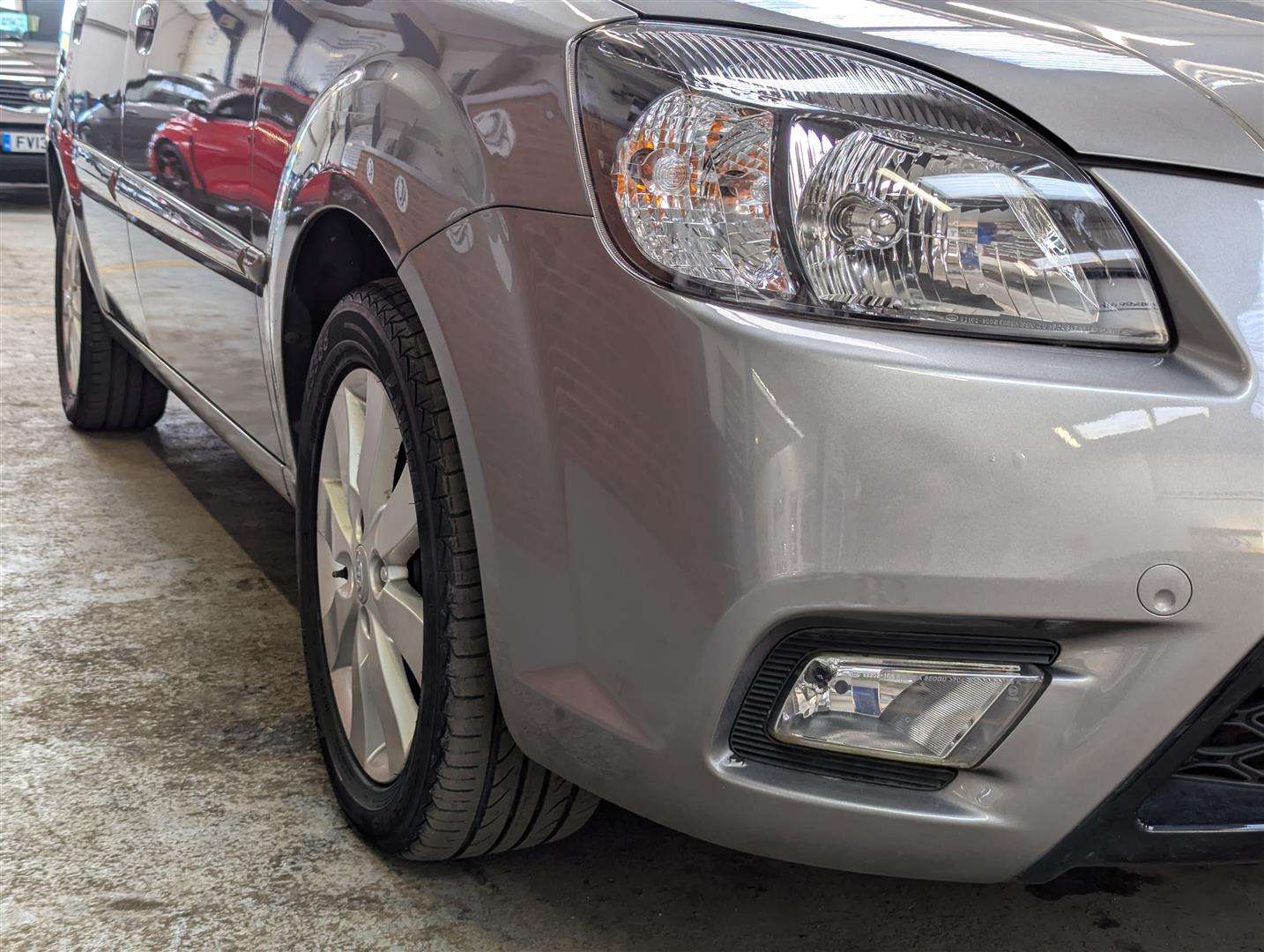 <p>2011 KIA RIO GRAPHITE CRDI</p>