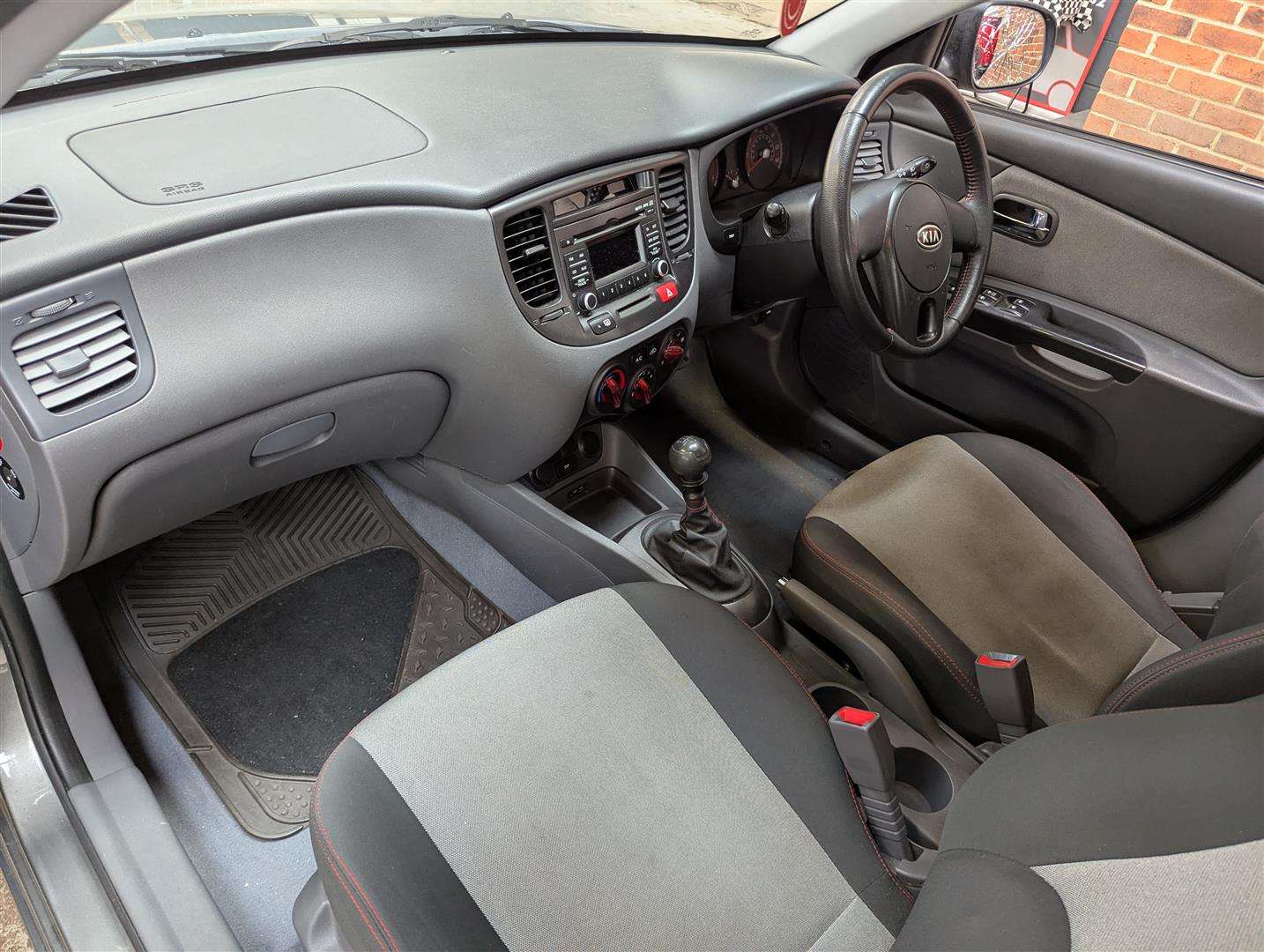 <p>2011 KIA RIO GRAPHITE CRDI</p>