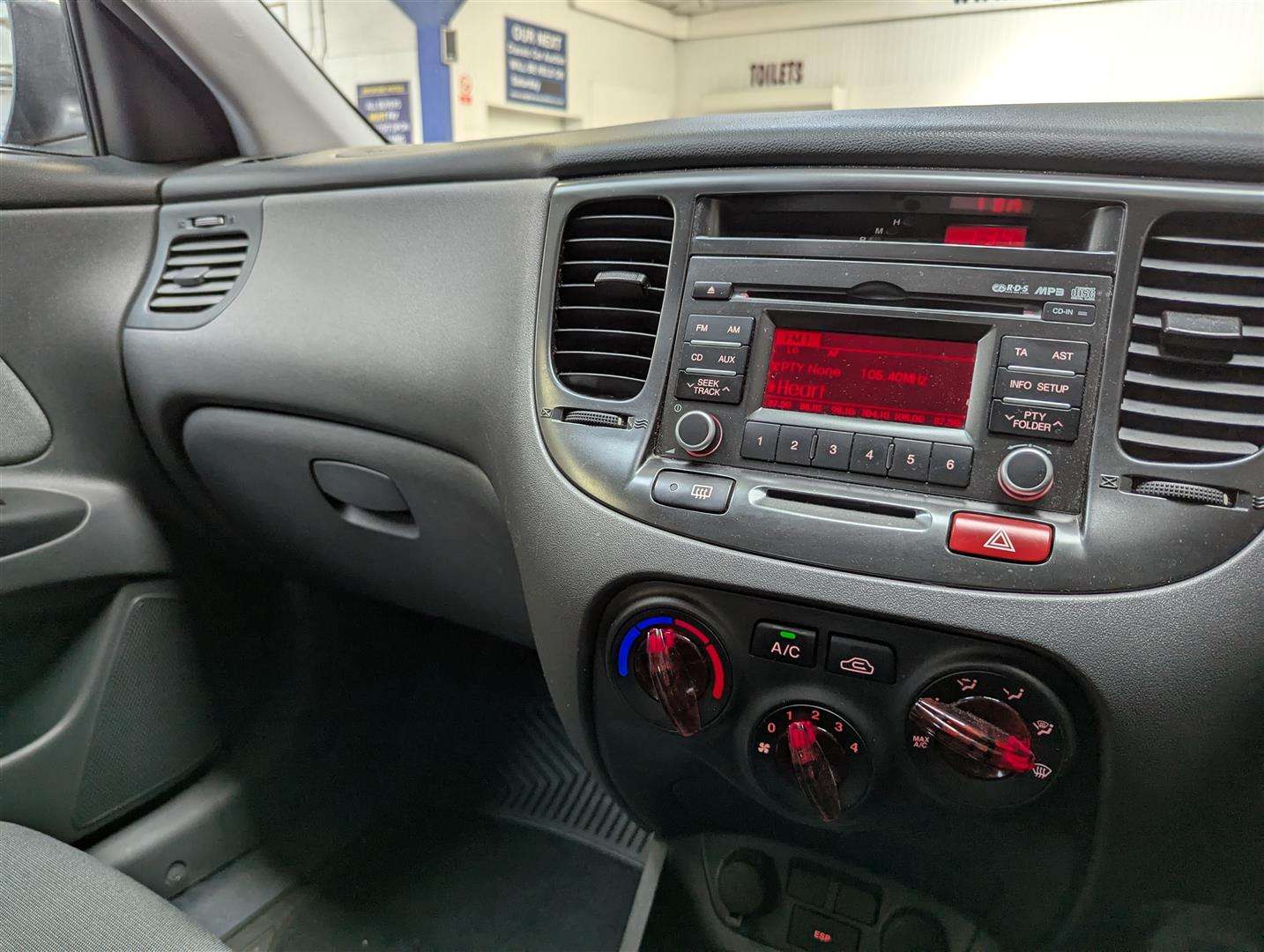 <p>2011 KIA RIO GRAPHITE CRDI</p>