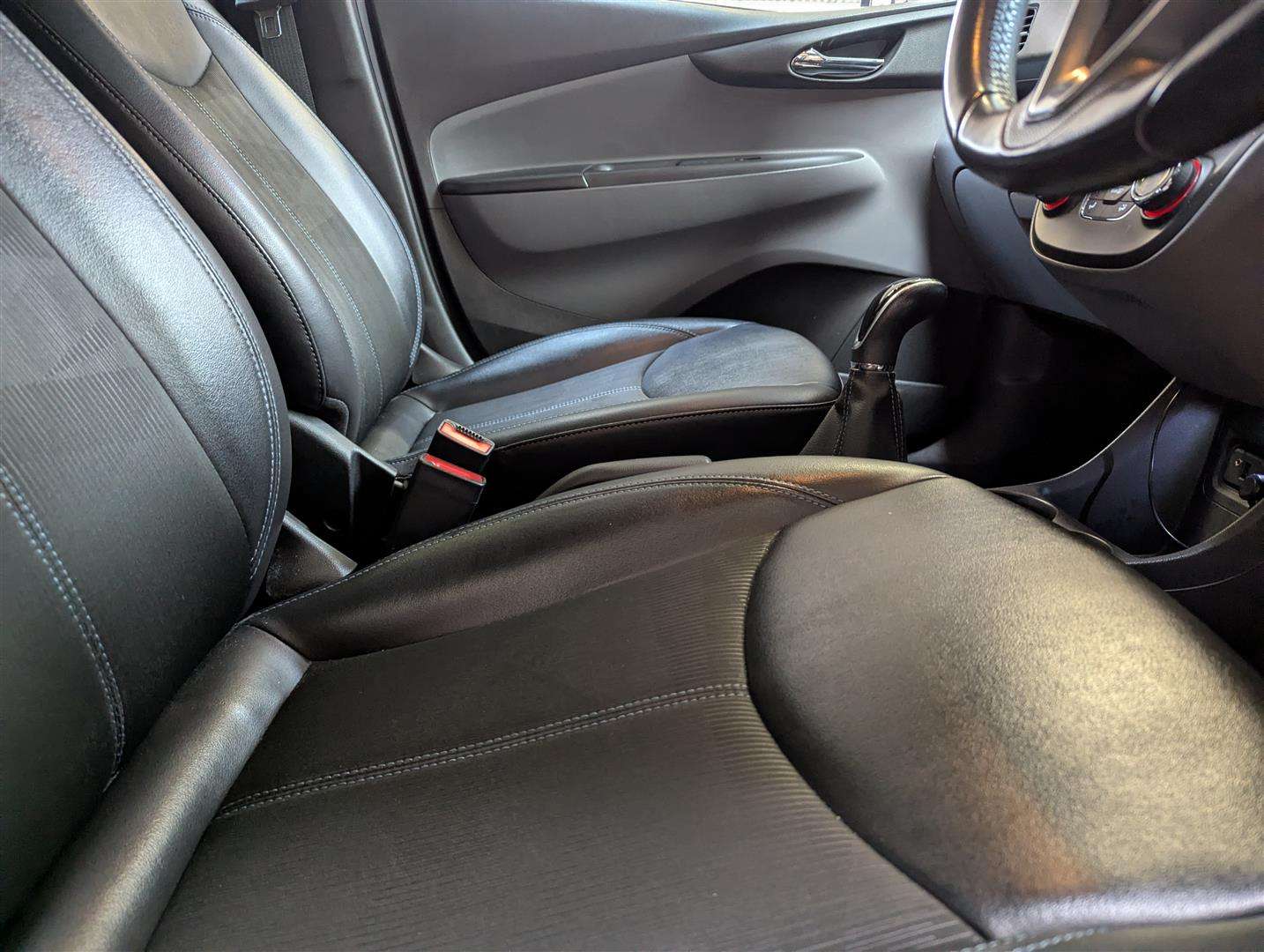 <p>2015 VAUXHALL VIVA SL</p>
