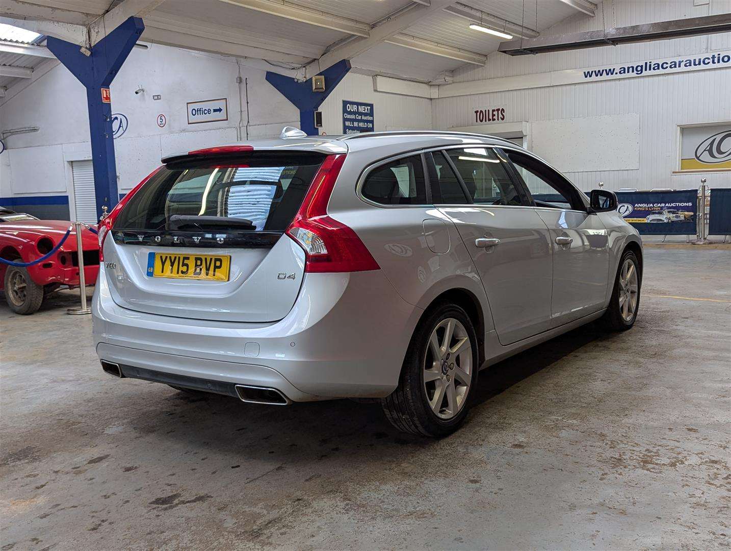 <p>2015 VOLVO V60 SE LUX NAV D4 AUTO</p>