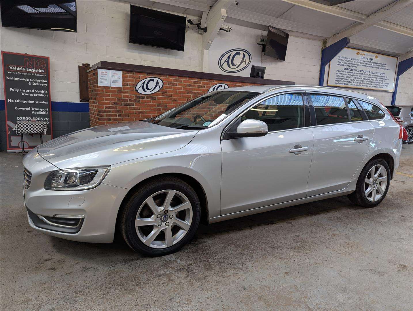 <p>2015 VOLVO V60 SE LUX NAV D4 AUTO</p>