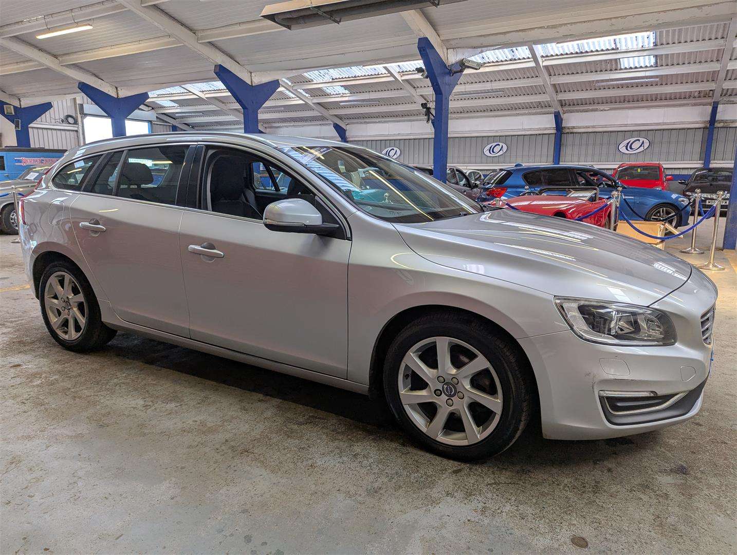 <p>2015 VOLVO V60 SE LUX NAV D4 AUTO</p>