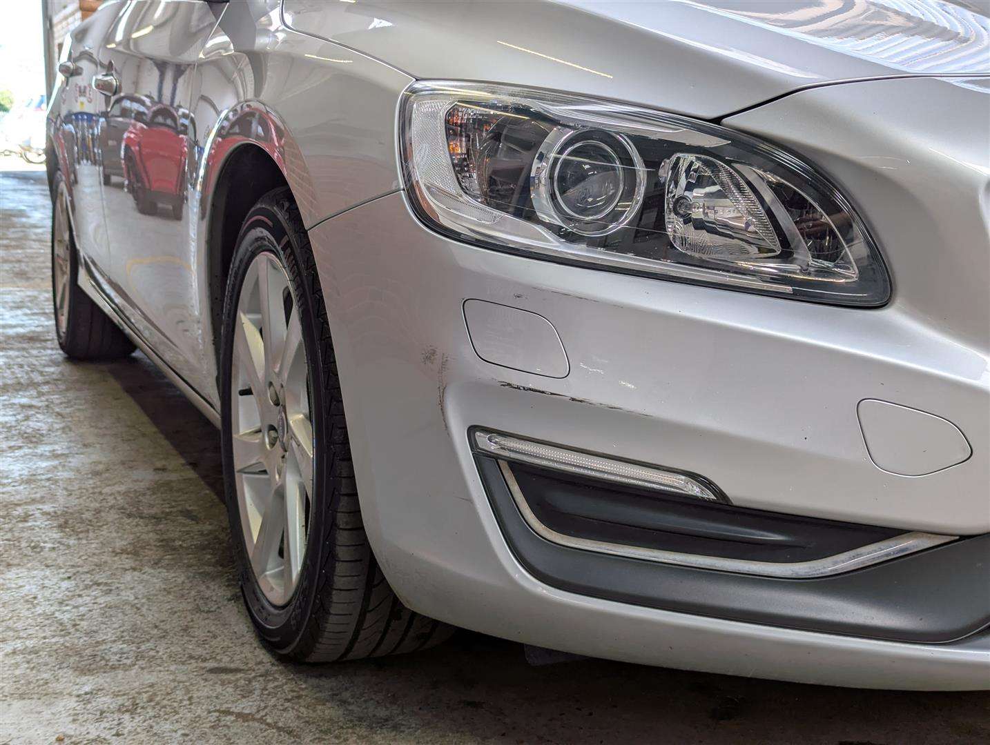 <p>2015 VOLVO V60 SE LUX NAV D4 AUTO</p>
