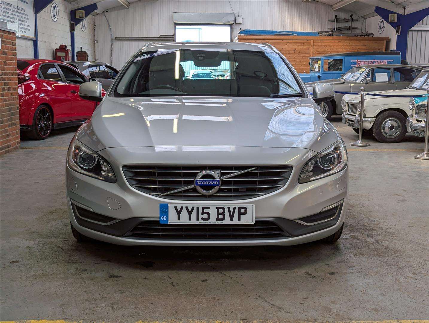 <p>2015 VOLVO V60 SE LUX NAV D4 AUTO</p>