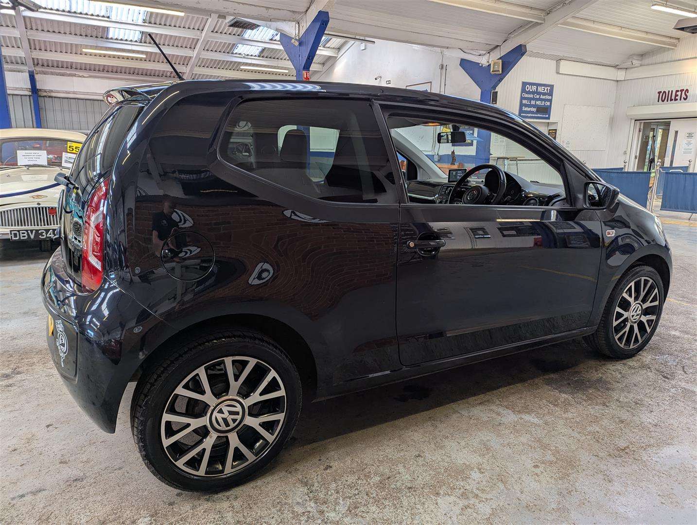 <p>2014 VOLKSWAGEN GROOVE UP</p>