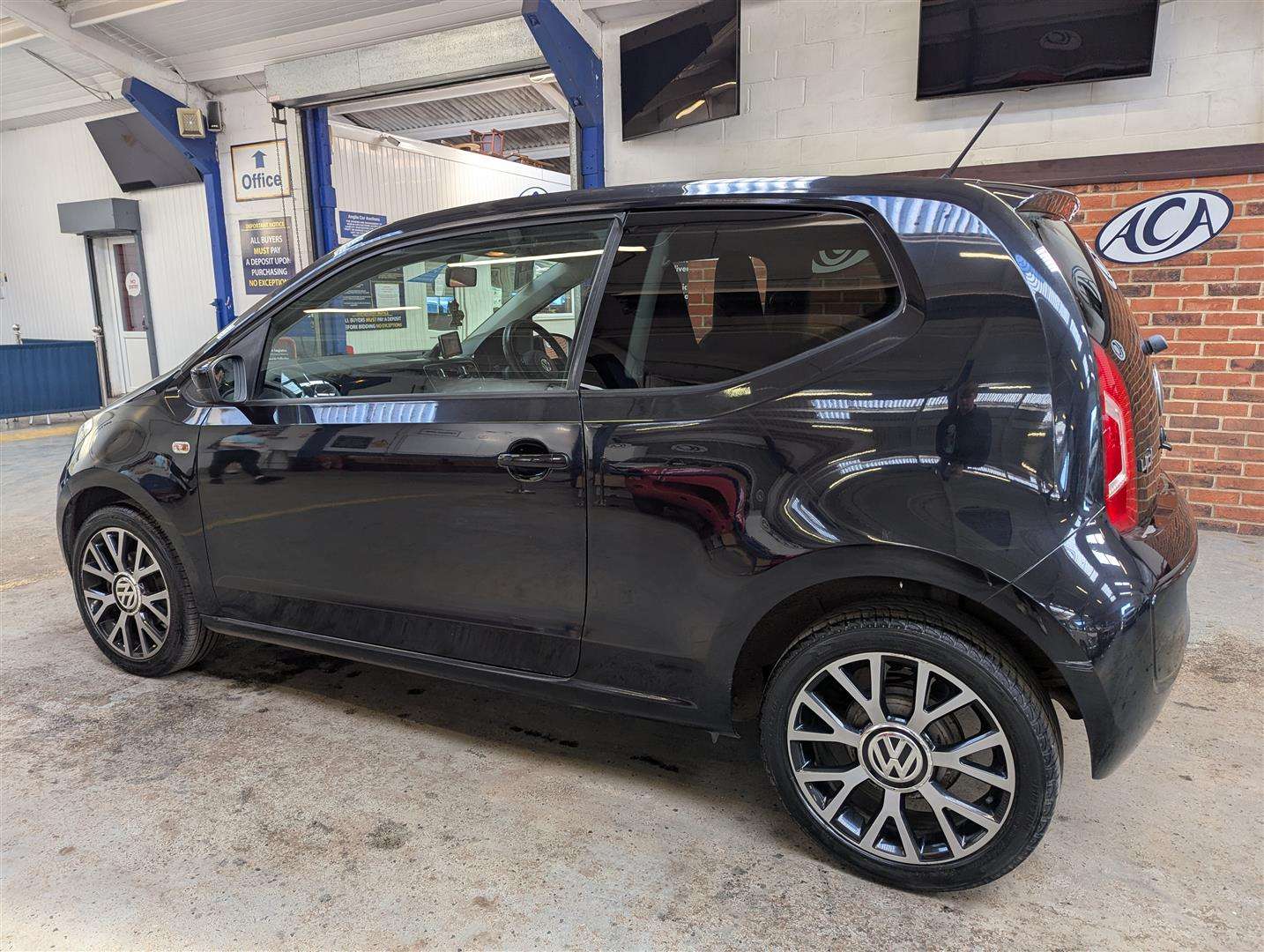 <p>2014 VOLKSWAGEN GROOVE UP</p>