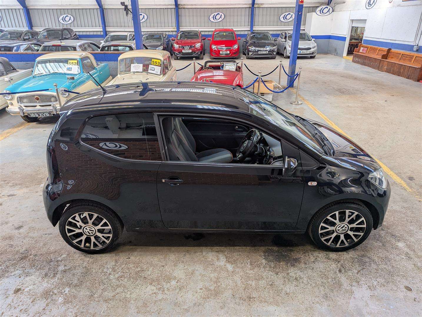 <p>2014 VOLKSWAGEN GROOVE UP</p>