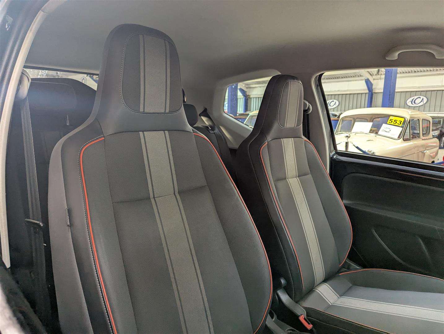 <p>2014 VOLKSWAGEN GROOVE UP</p>