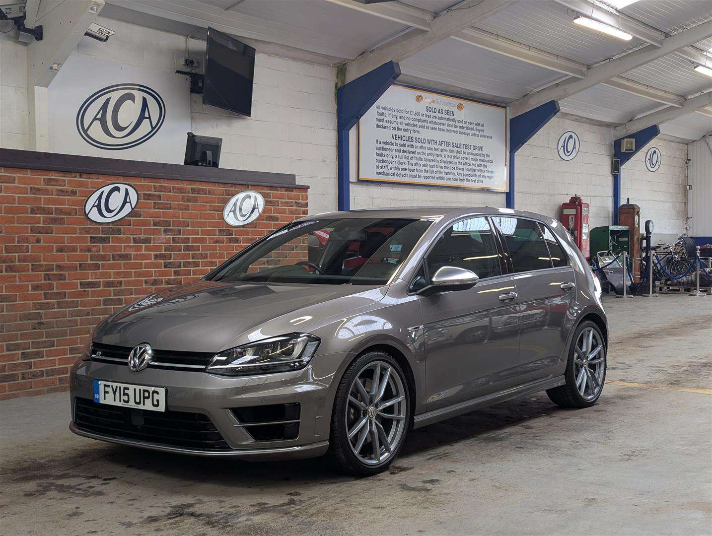 <p>2015 VOLKSWAGEN GOLF R DSG</p>