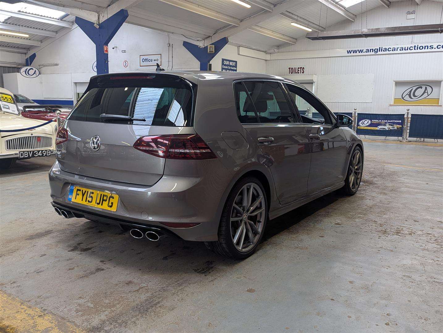 <p>2015 VOLKSWAGEN GOLF R DSG</p>