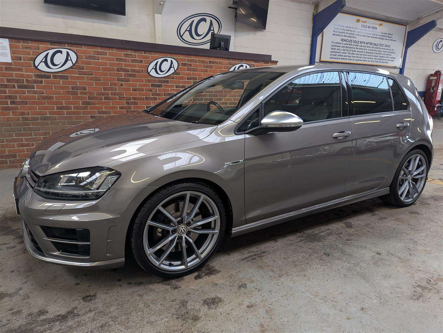 <p>2015 VOLKSWAGEN GOLF R DSG</p>