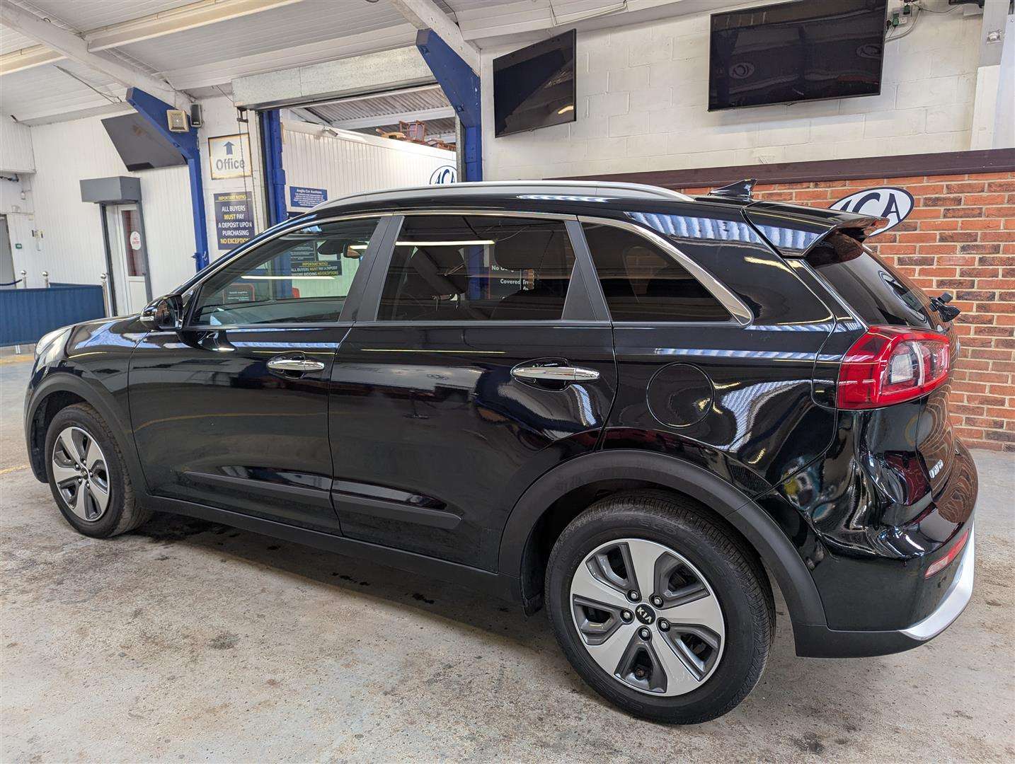 <p>2017 KIA NIRO 2 S-A</p>