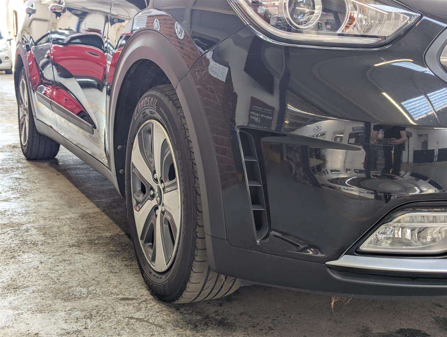 <p>2017 KIA NIRO 2 S-A</p>