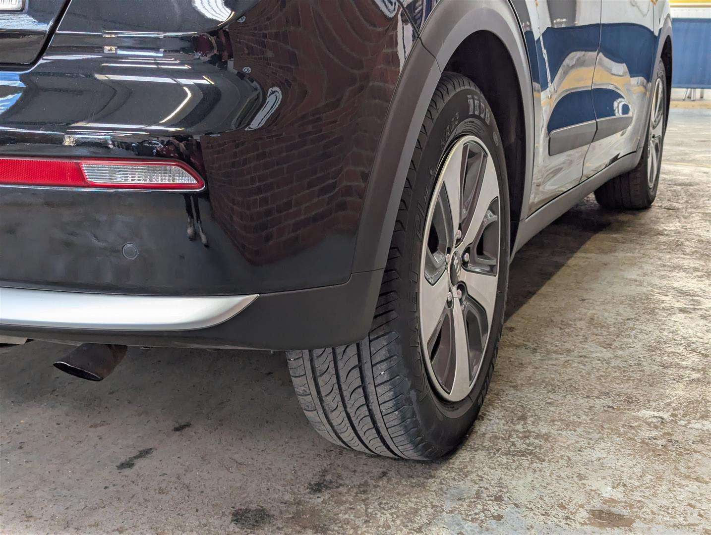 <p>2017 KIA NIRO 2 S-A</p>