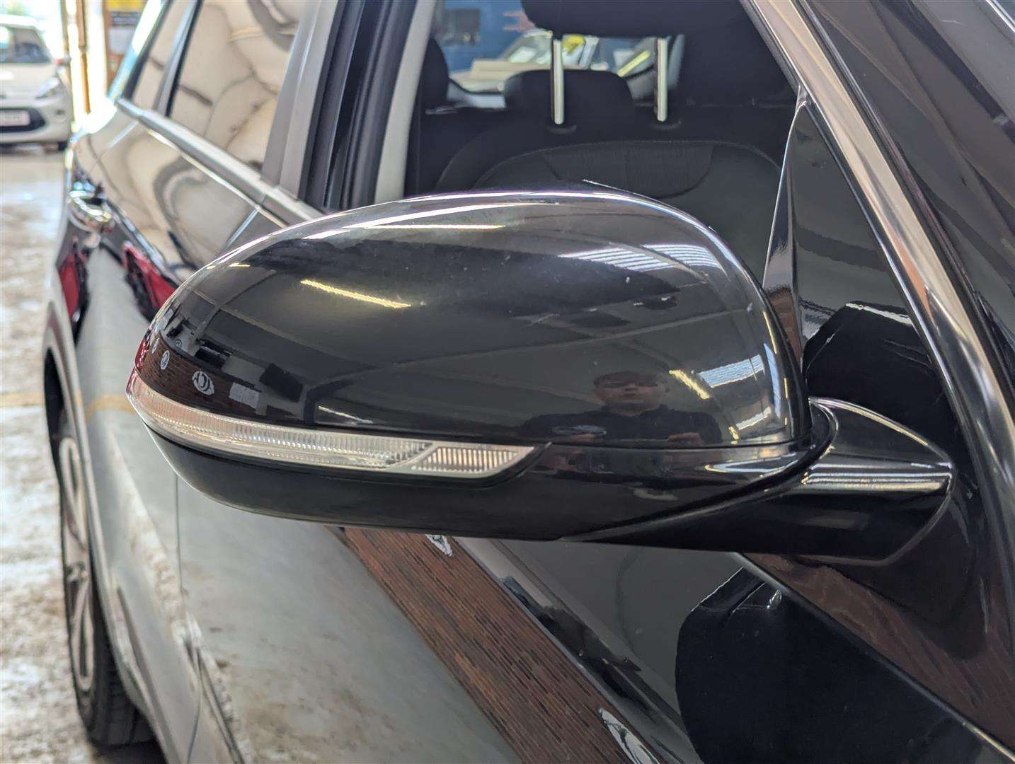 <p>2017 KIA NIRO 2 S-A</p>