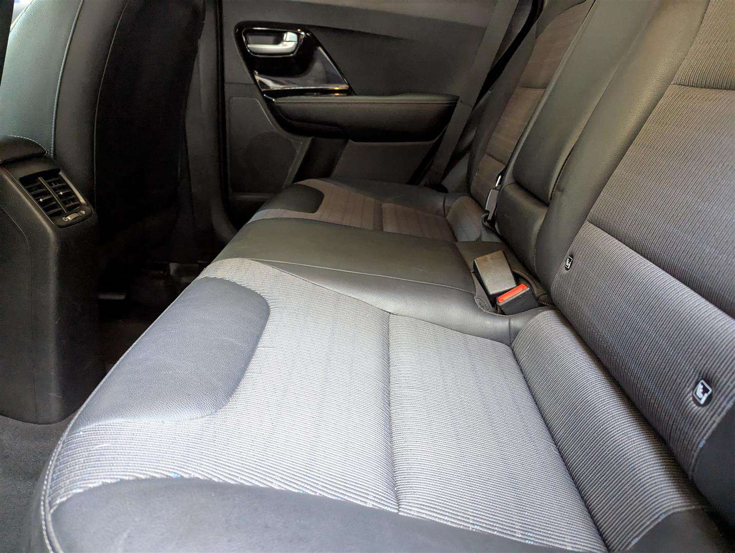 <p>2017 KIA NIRO 2 S-A</p>