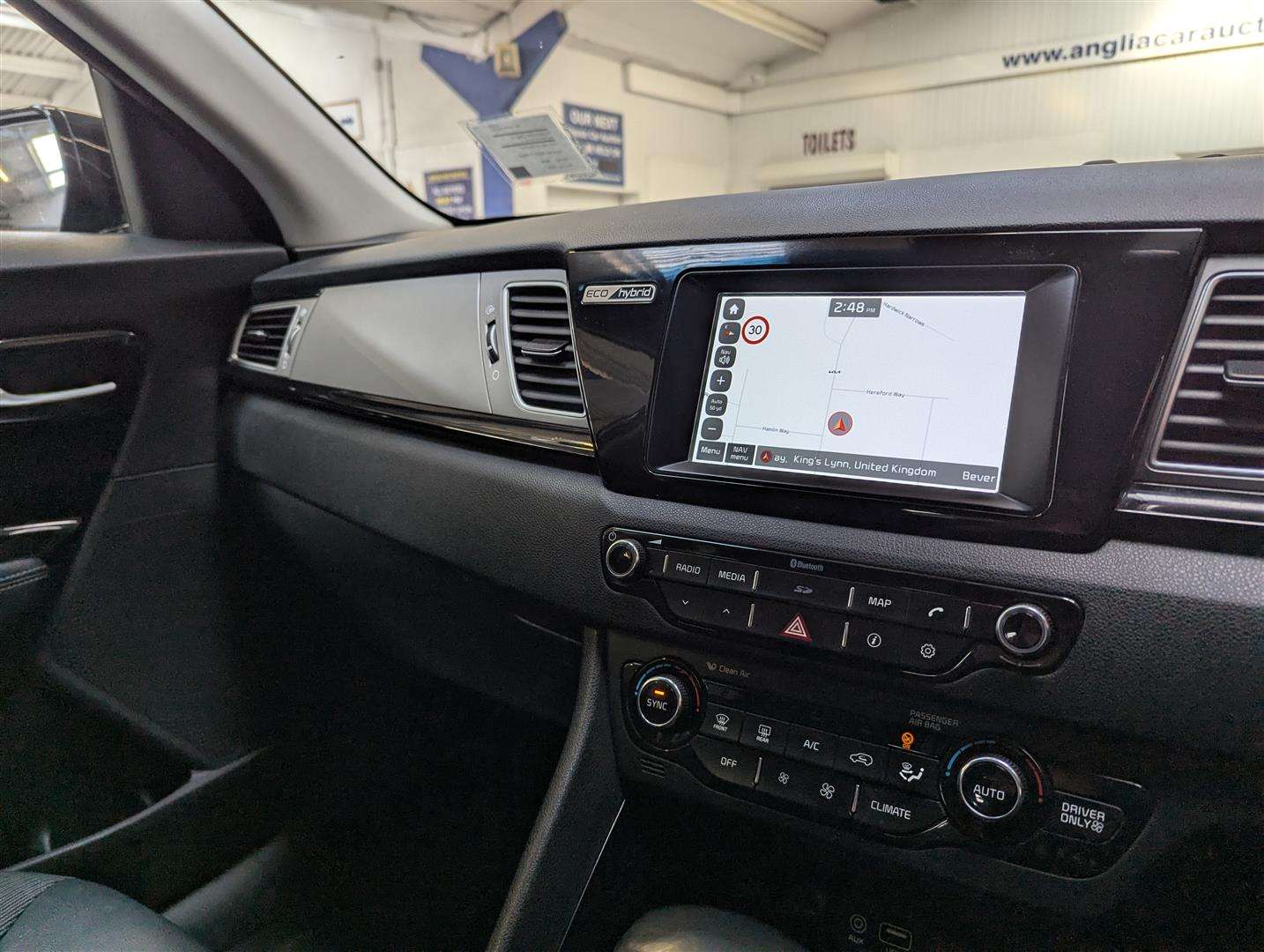 <p>2017 KIA NIRO 2 S-A</p>