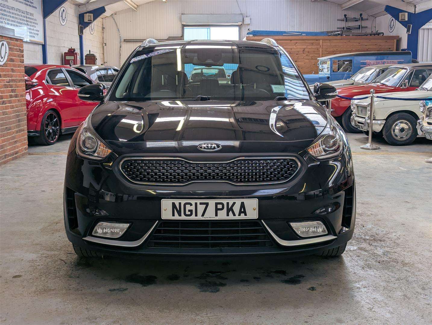 <p>2017 KIA NIRO 2 S-A</p>