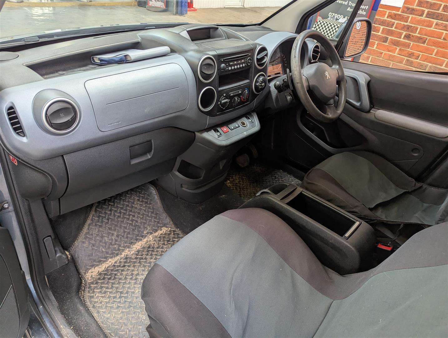 <p>2012 PEUGEOT PARTNER TEPEE S E-HDI S-A</p>