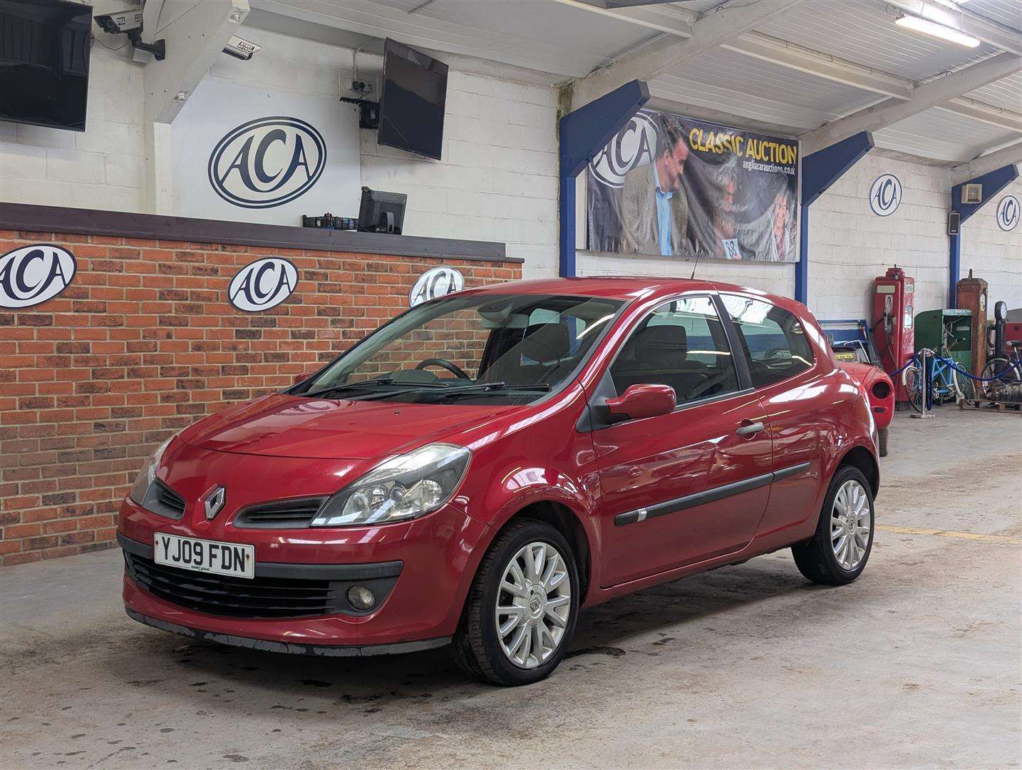 <p>2009 RENAULT CLIO DYNAMIQUE 16V</p>