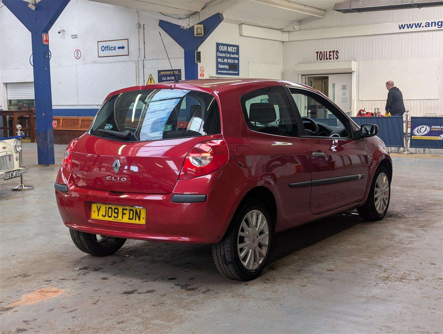 <p>2009 RENAULT CLIO DYNAMIQUE 16V</p>