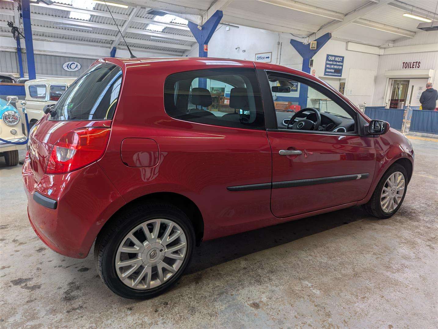 <p>2009 RENAULT CLIO DYNAMIQUE 16V</p>