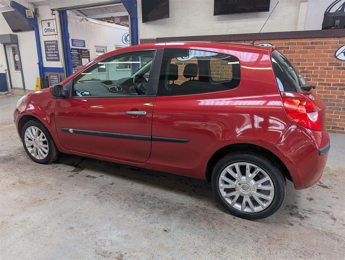 <p>2009 RENAULT CLIO DYNAMIQUE 16V</p>