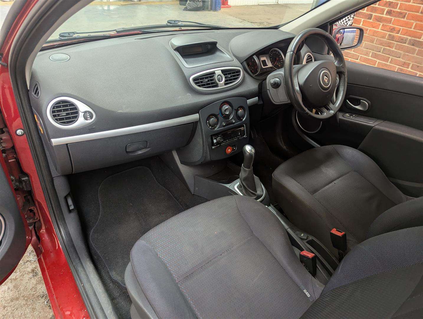 <p>2009 RENAULT CLIO DYNAMIQUE 16V</p>
