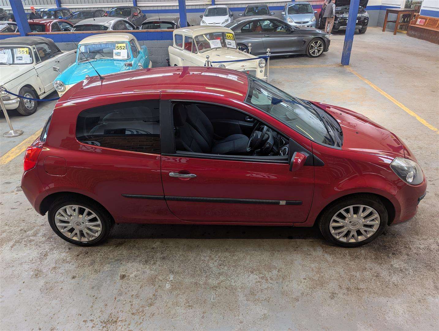 <p>2009 RENAULT CLIO DYNAMIQUE 16V</p>