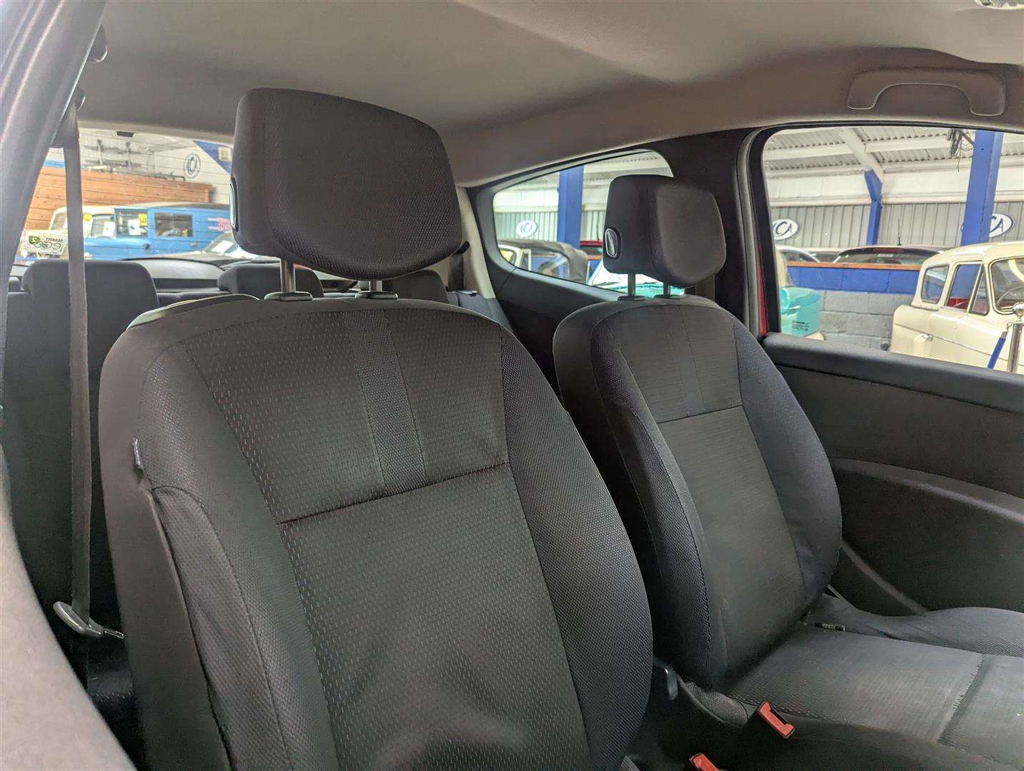 <p>2009 RENAULT CLIO DYNAMIQUE 16V</p>