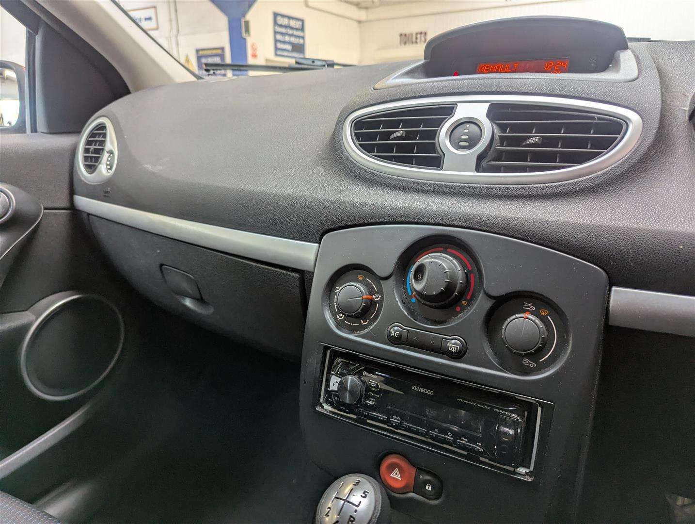 <p>2009 RENAULT CLIO DYNAMIQUE 16V</p>